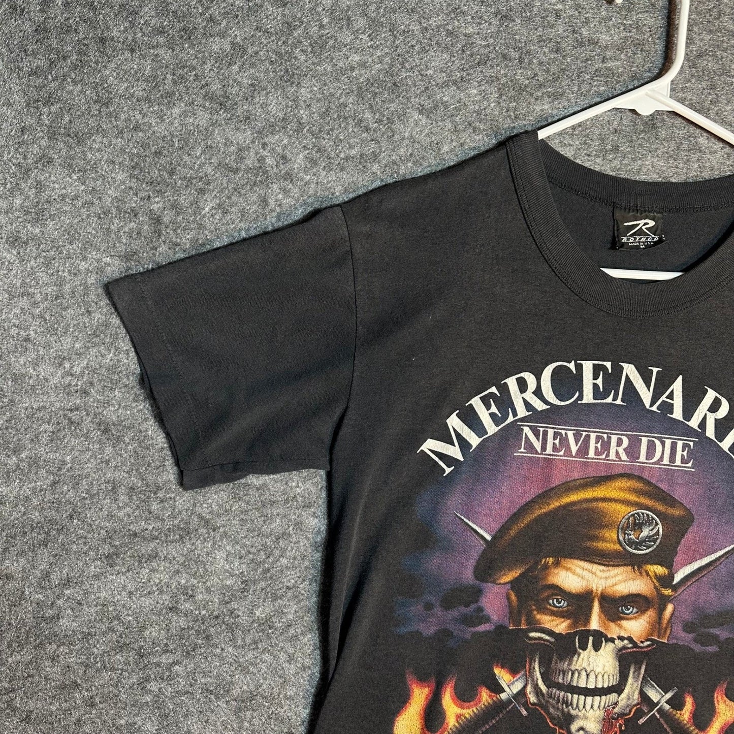 Vintage T-Shirt 3D Military Graphic Size Medium 80s Mercenaries Never Die 1988